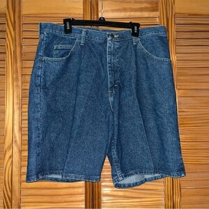 Wrangler Relaxed Fit Denim Jean Size 38‎ Shorts New with Tag